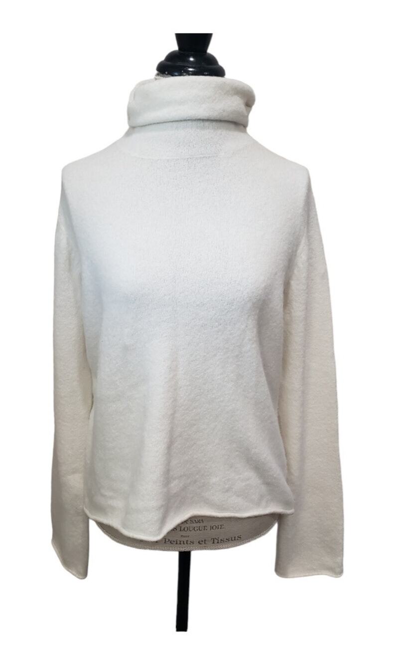 CATO White Pullover Turtle Neck Long Sleeved Sweater | Size Large